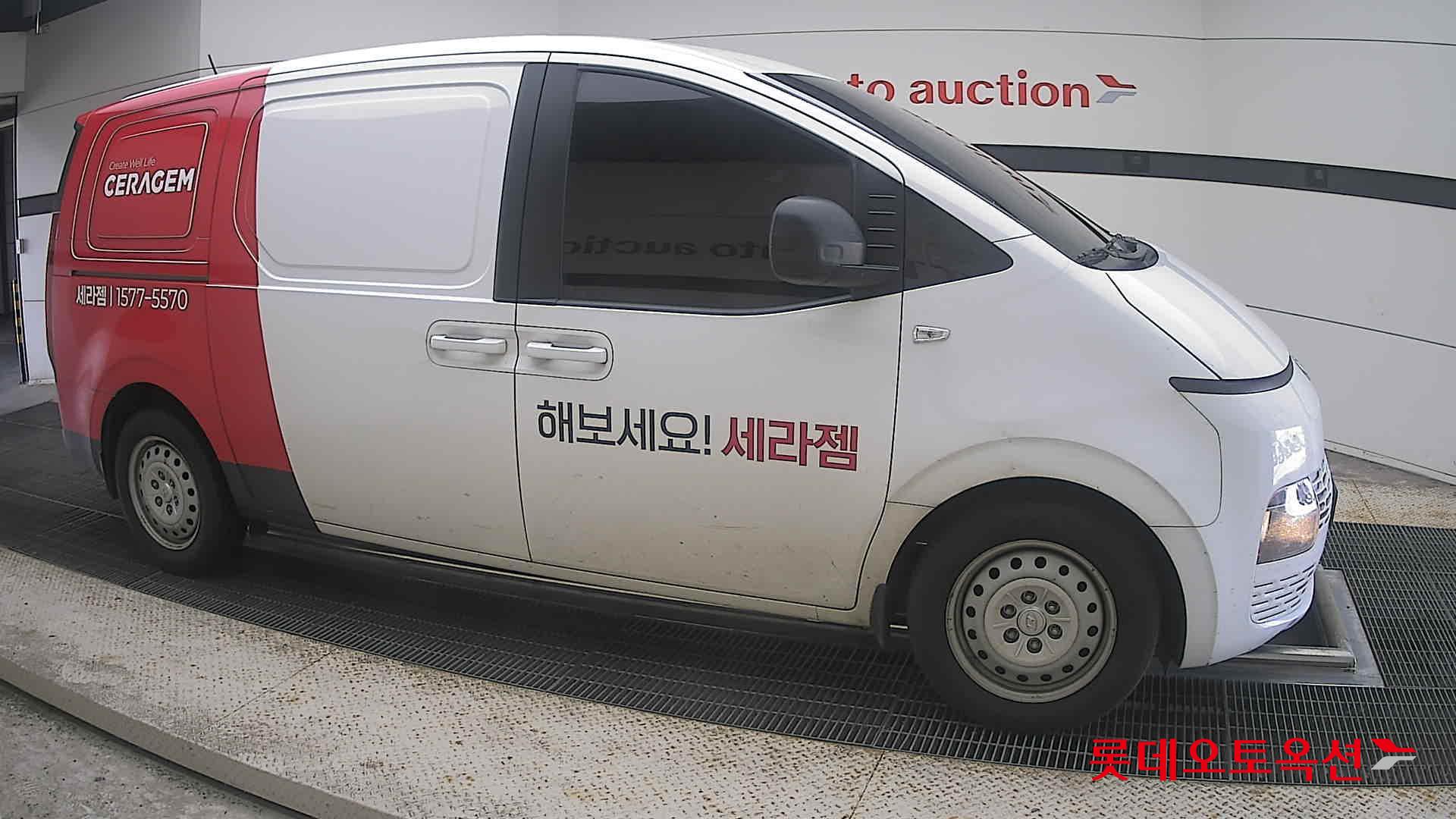 2022 - hyundai staria