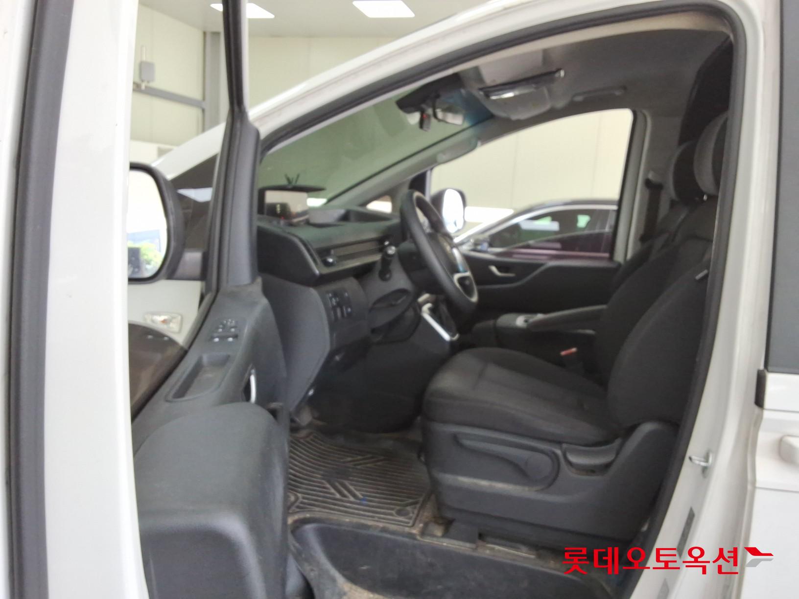 2022 - hyundai staria
