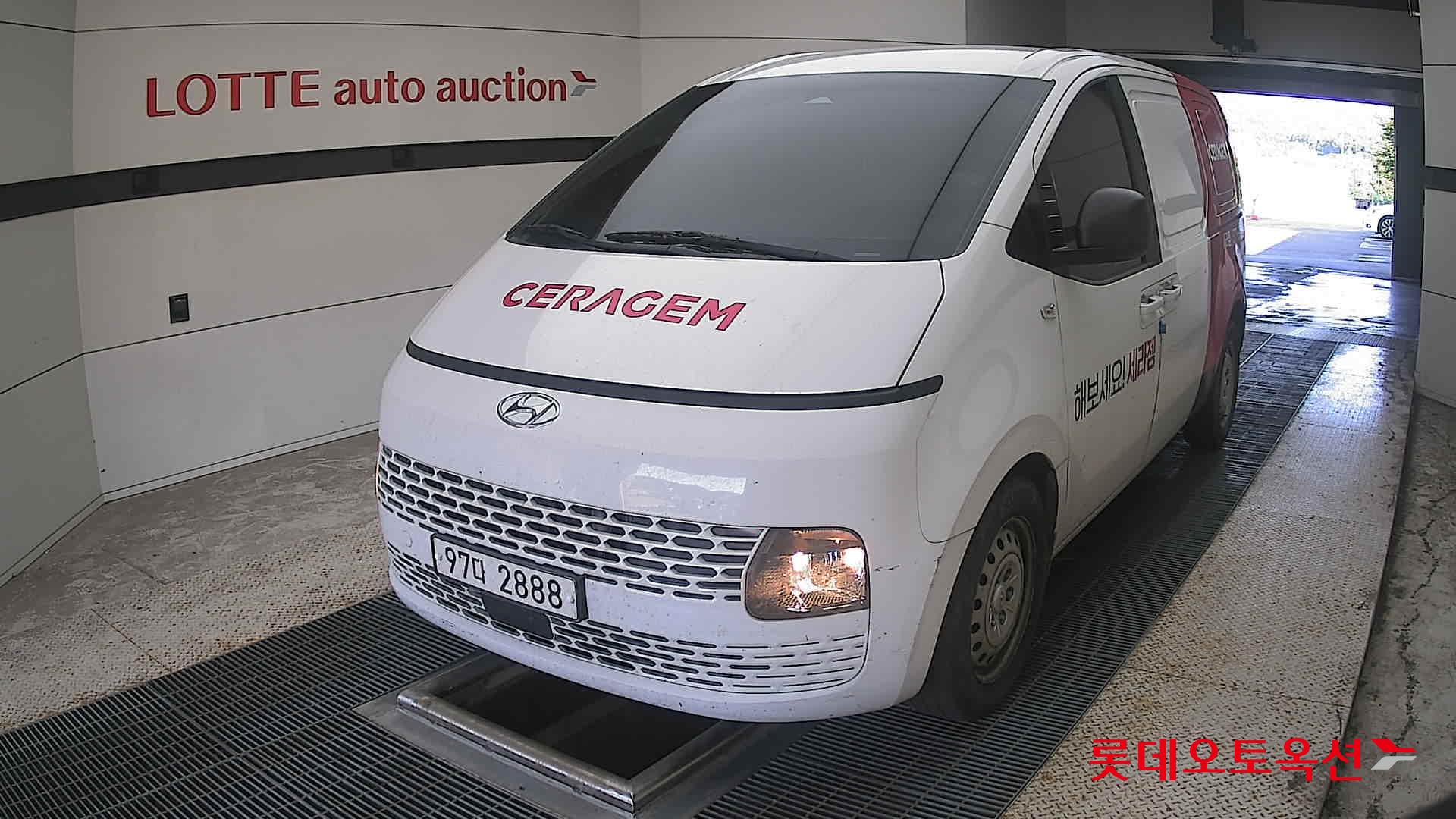 2022 - hyundai staria
