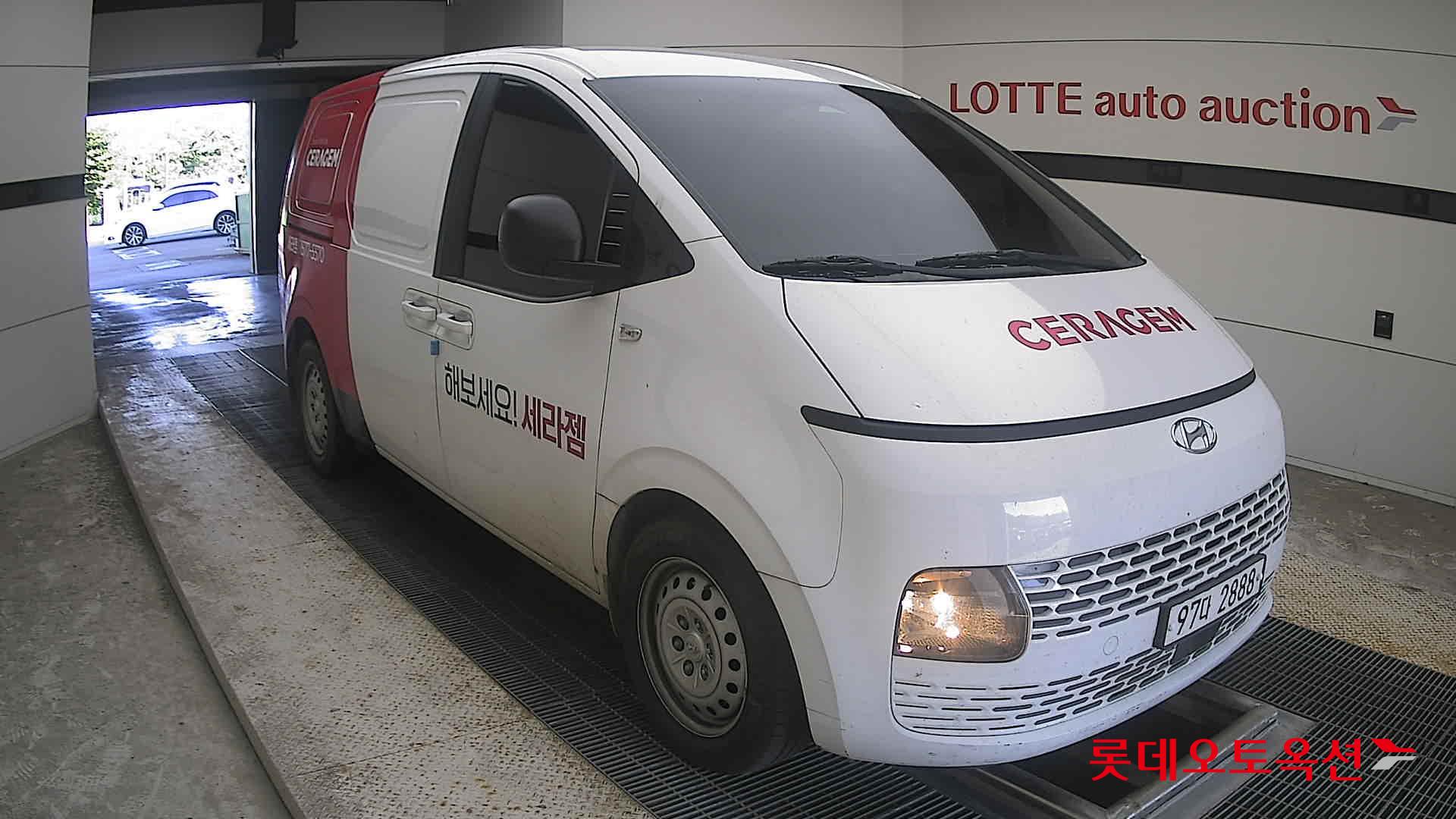 2022 - hyundai staria