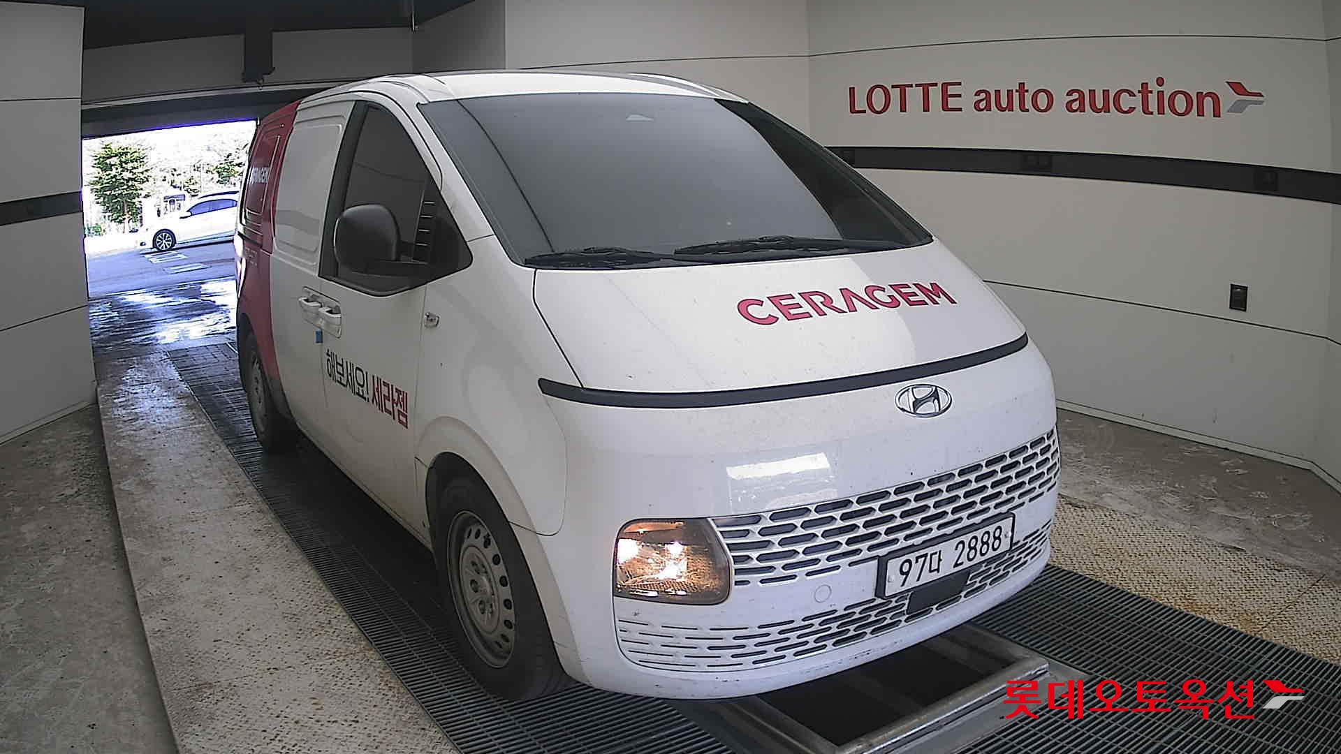 2022 - hyundai staria
