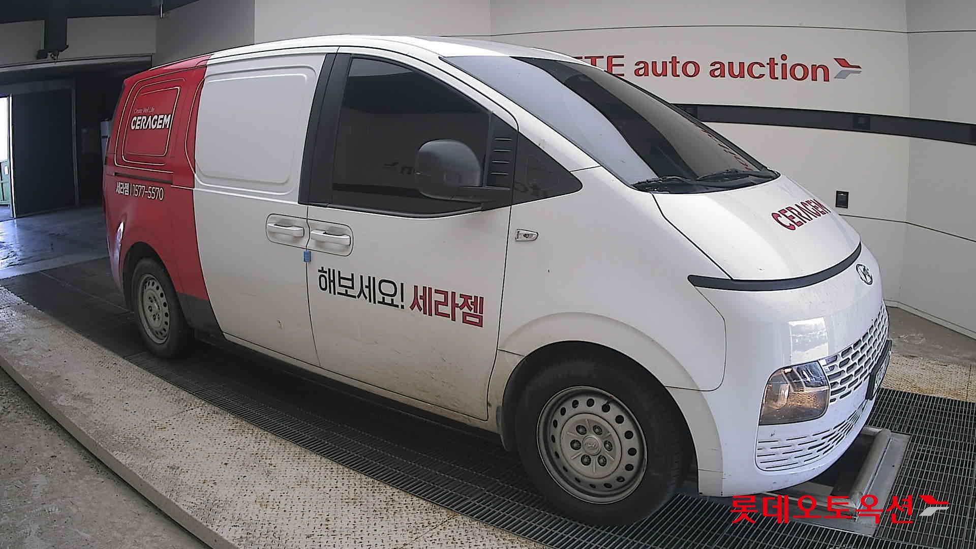 2022 - hyundai staria