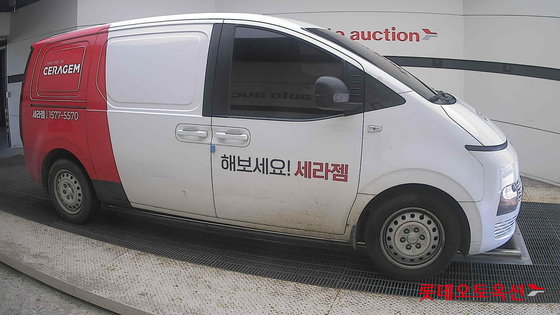 2022 - hyundai staria