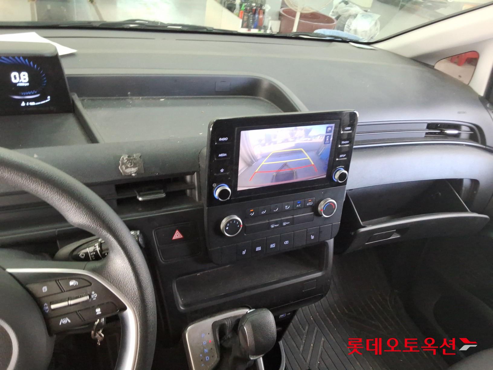 2022 - hyundai staria
