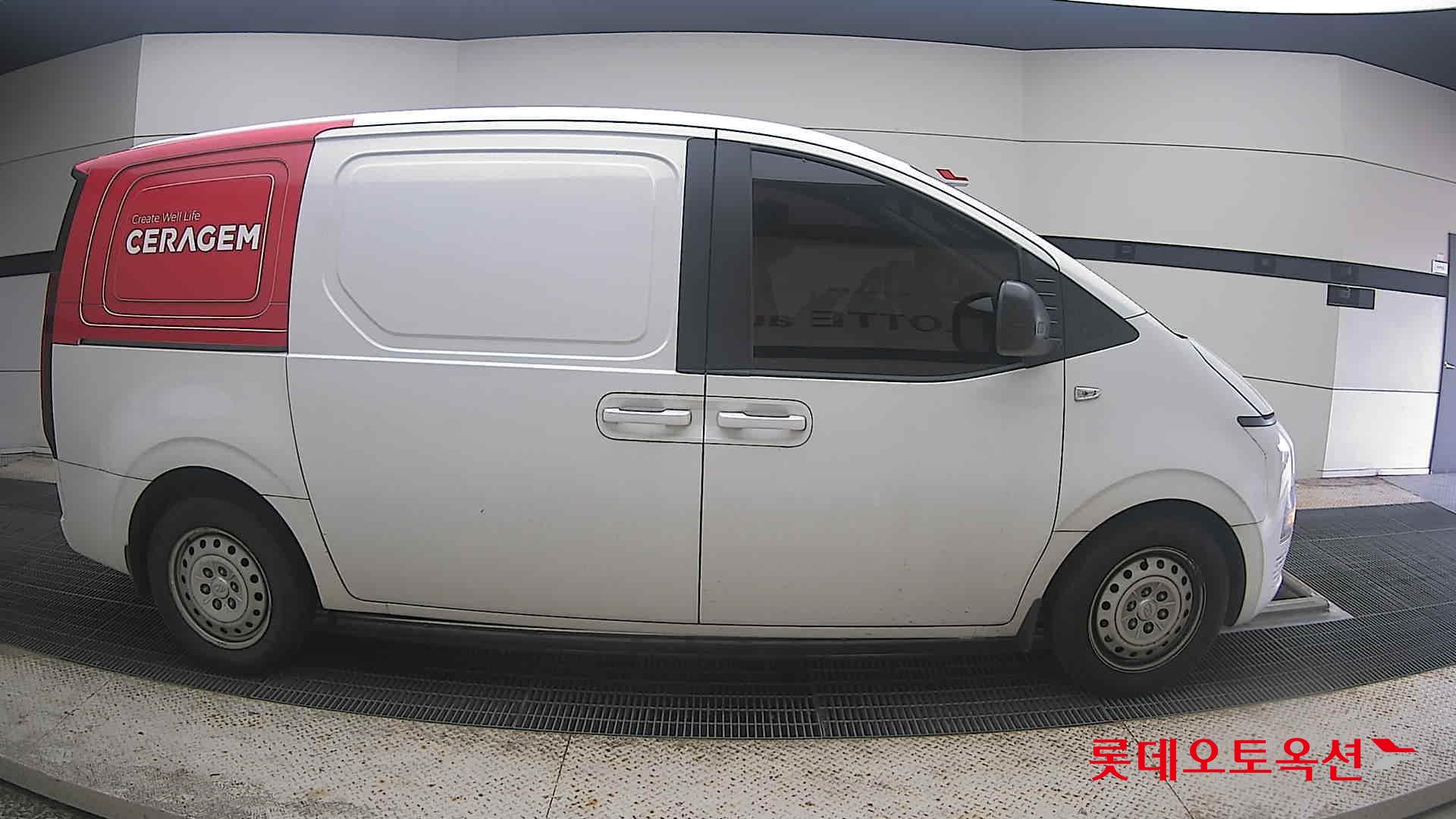 2022 - hyundai staria