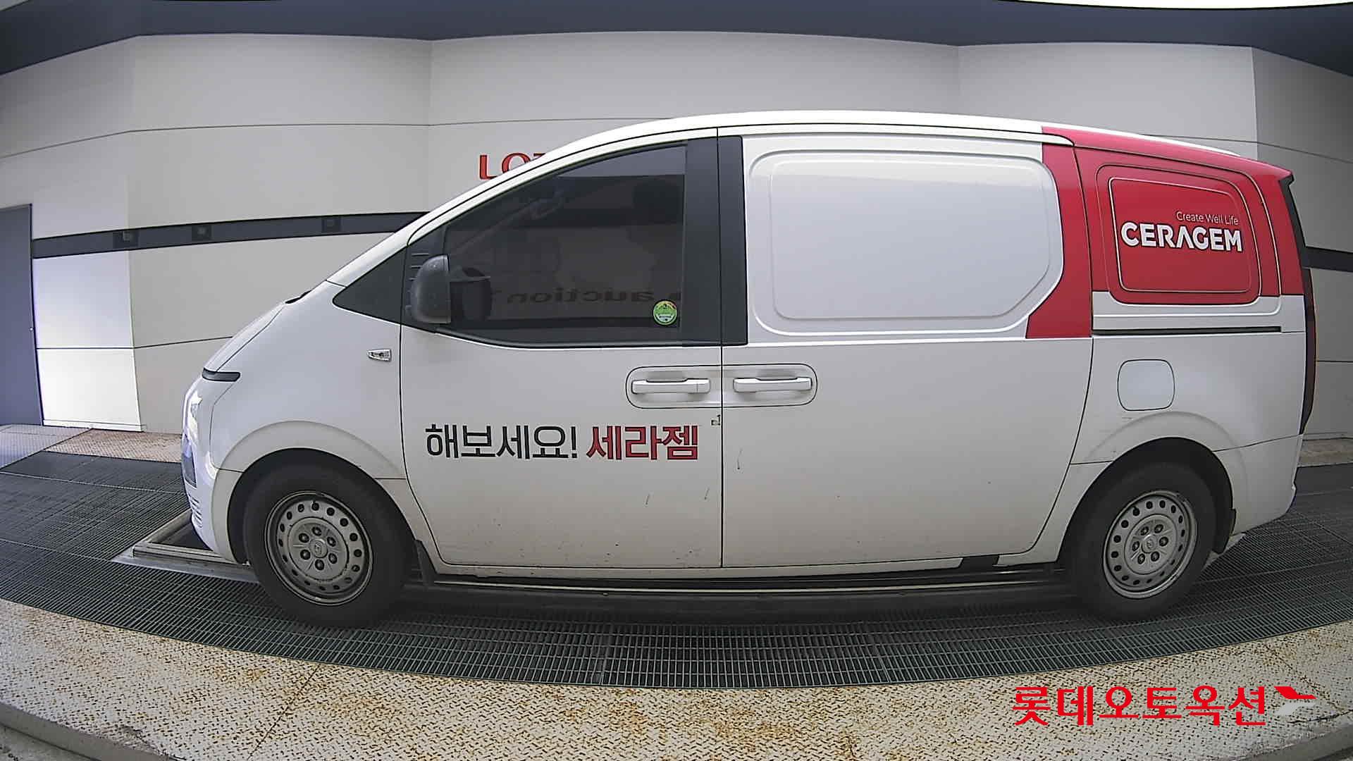 2022 - hyundai staria