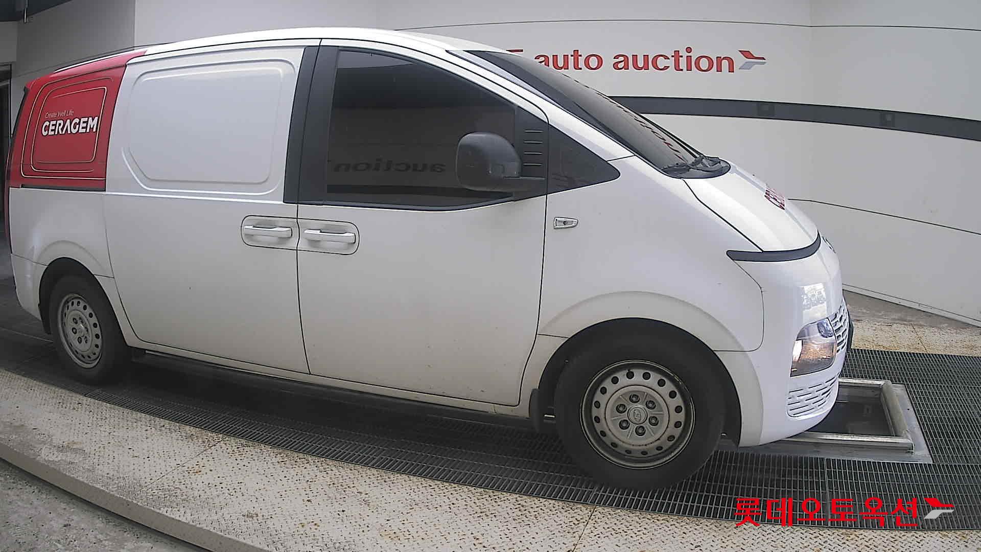 2022 - hyundai staria