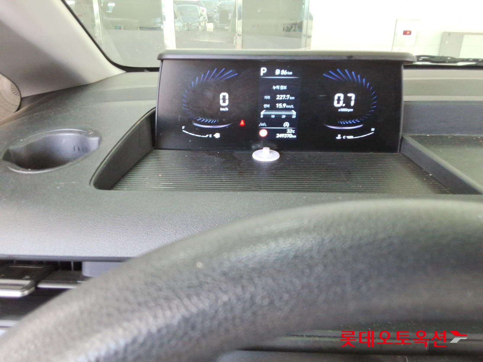 2022 - hyundai staria