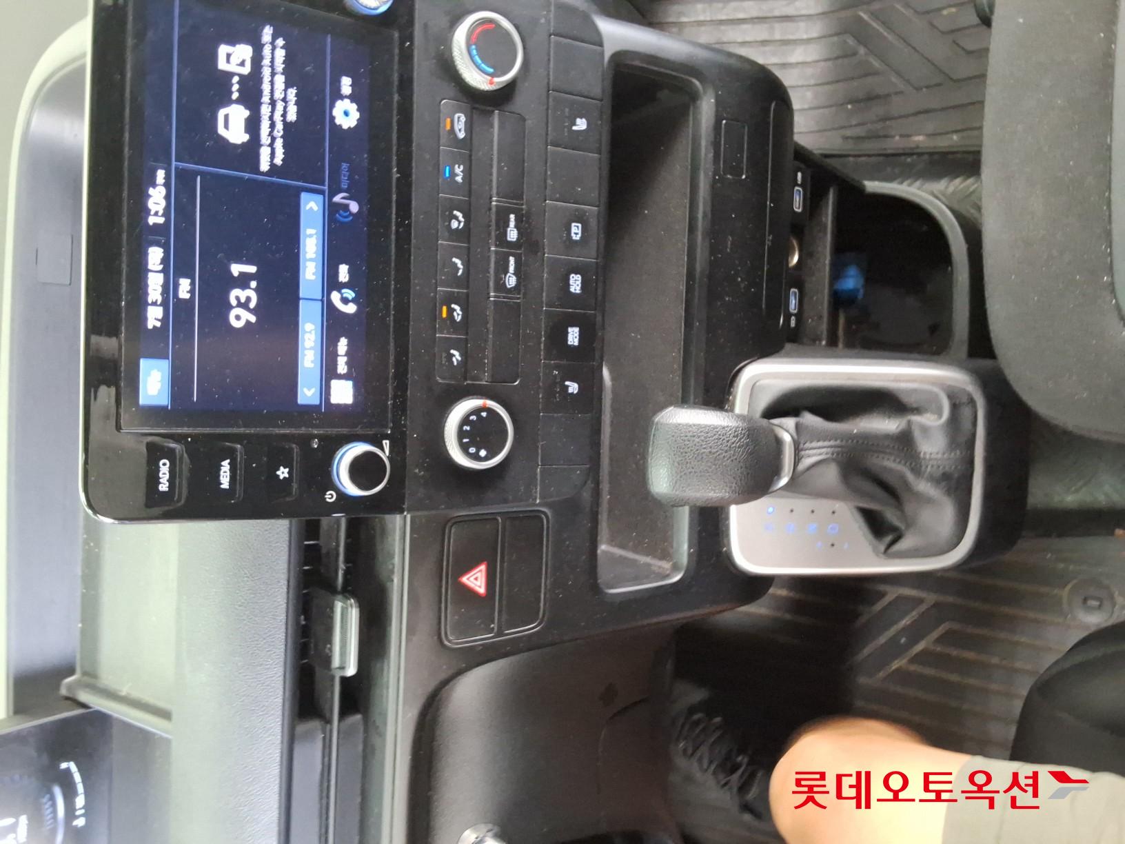 2022 - hyundai staria