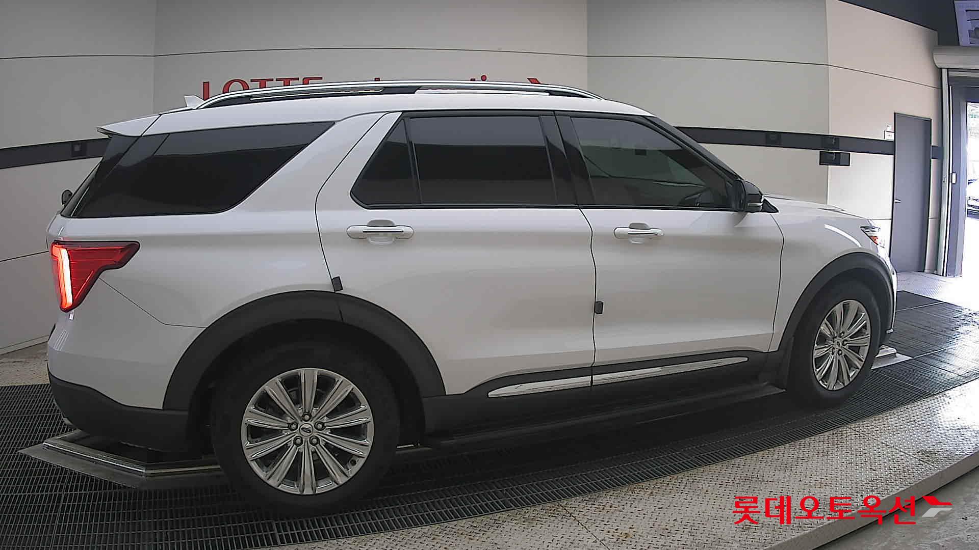 2020 - ford explorer