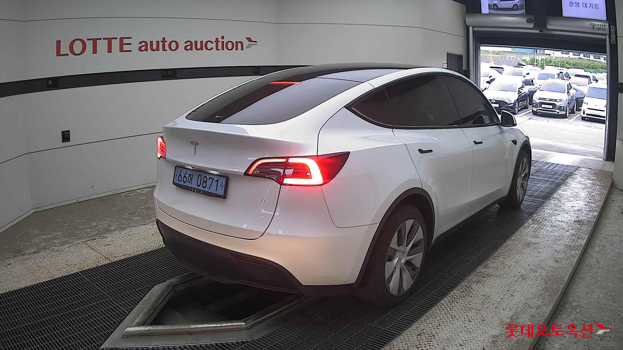 2023 - tesla model y