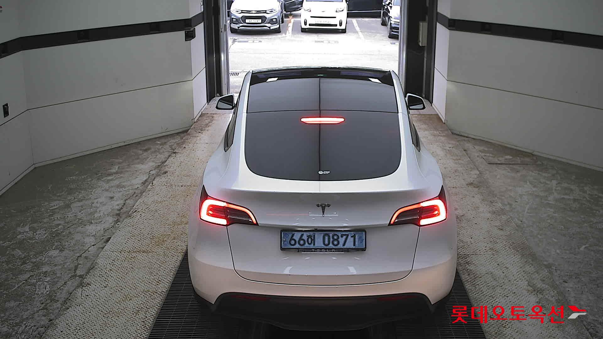 2023 - tesla model y