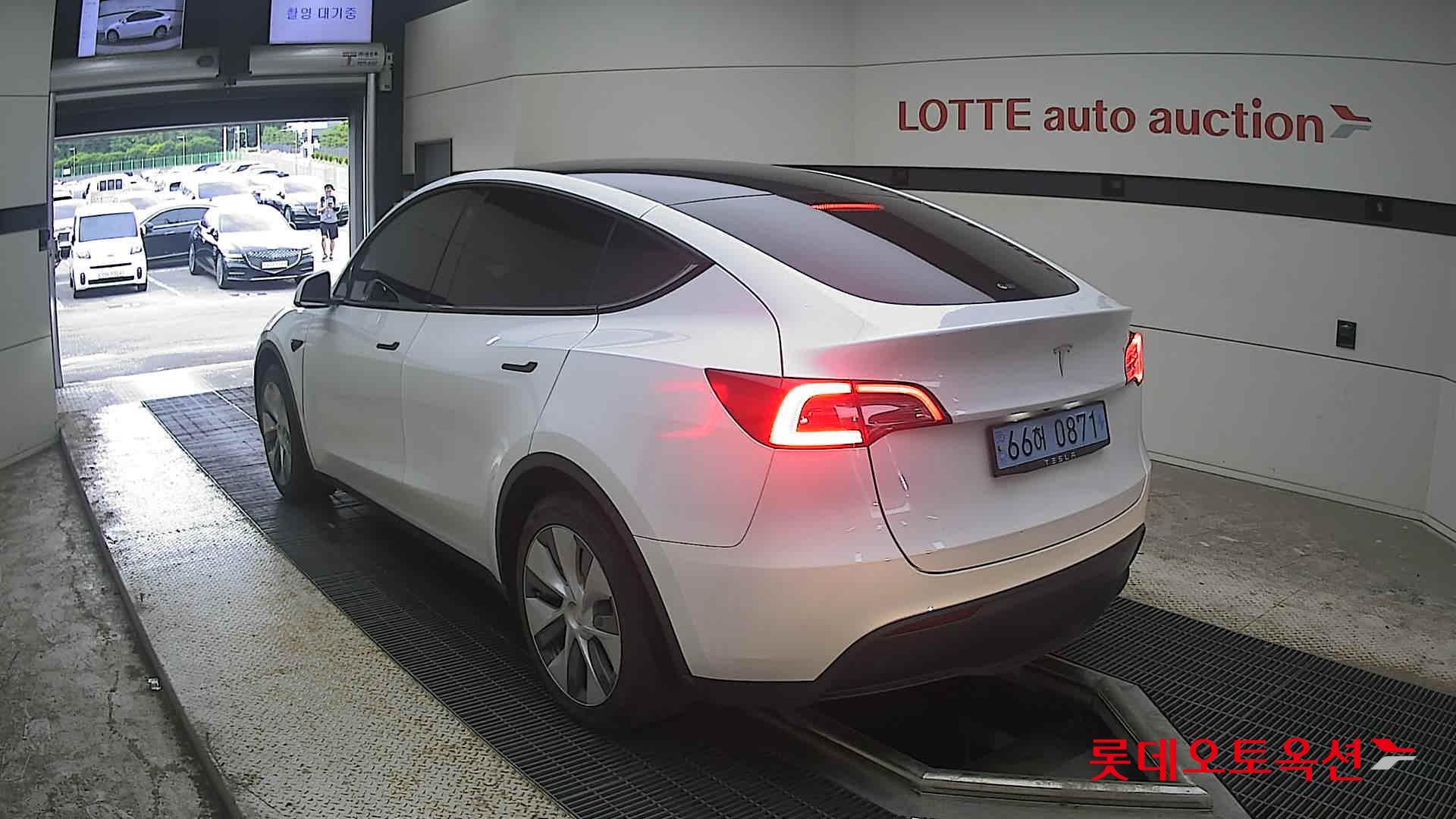 2023 - tesla model y