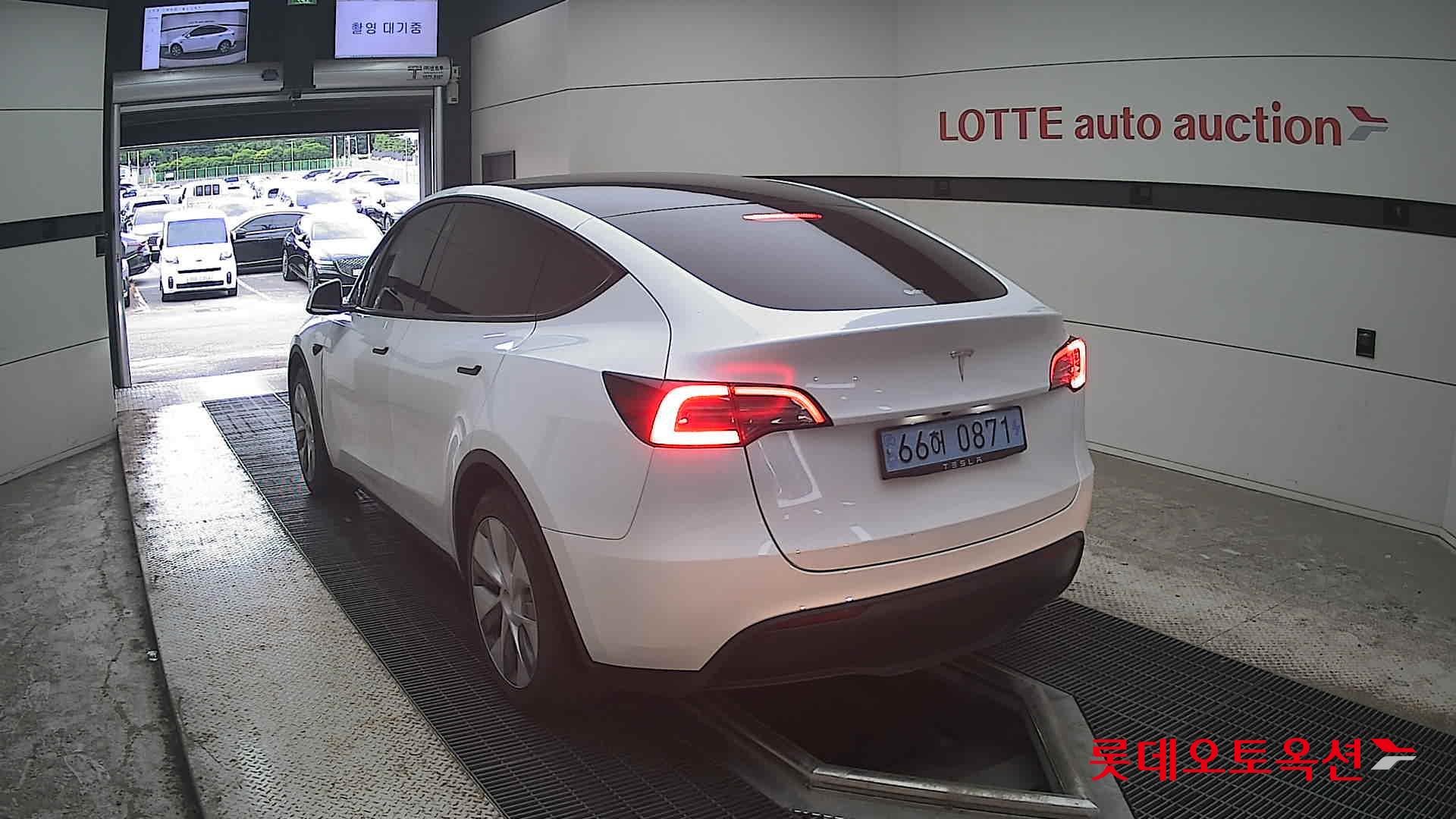 2023 - tesla model y