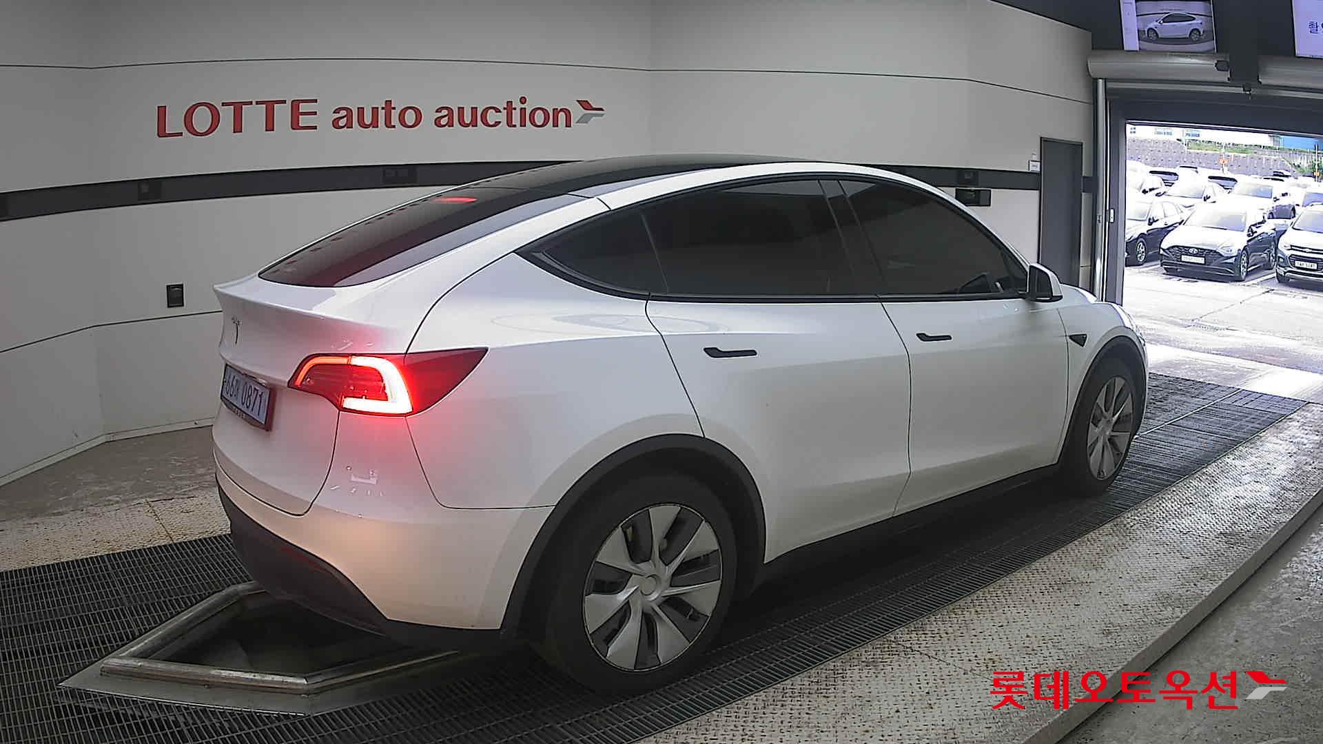 2023 - tesla model y