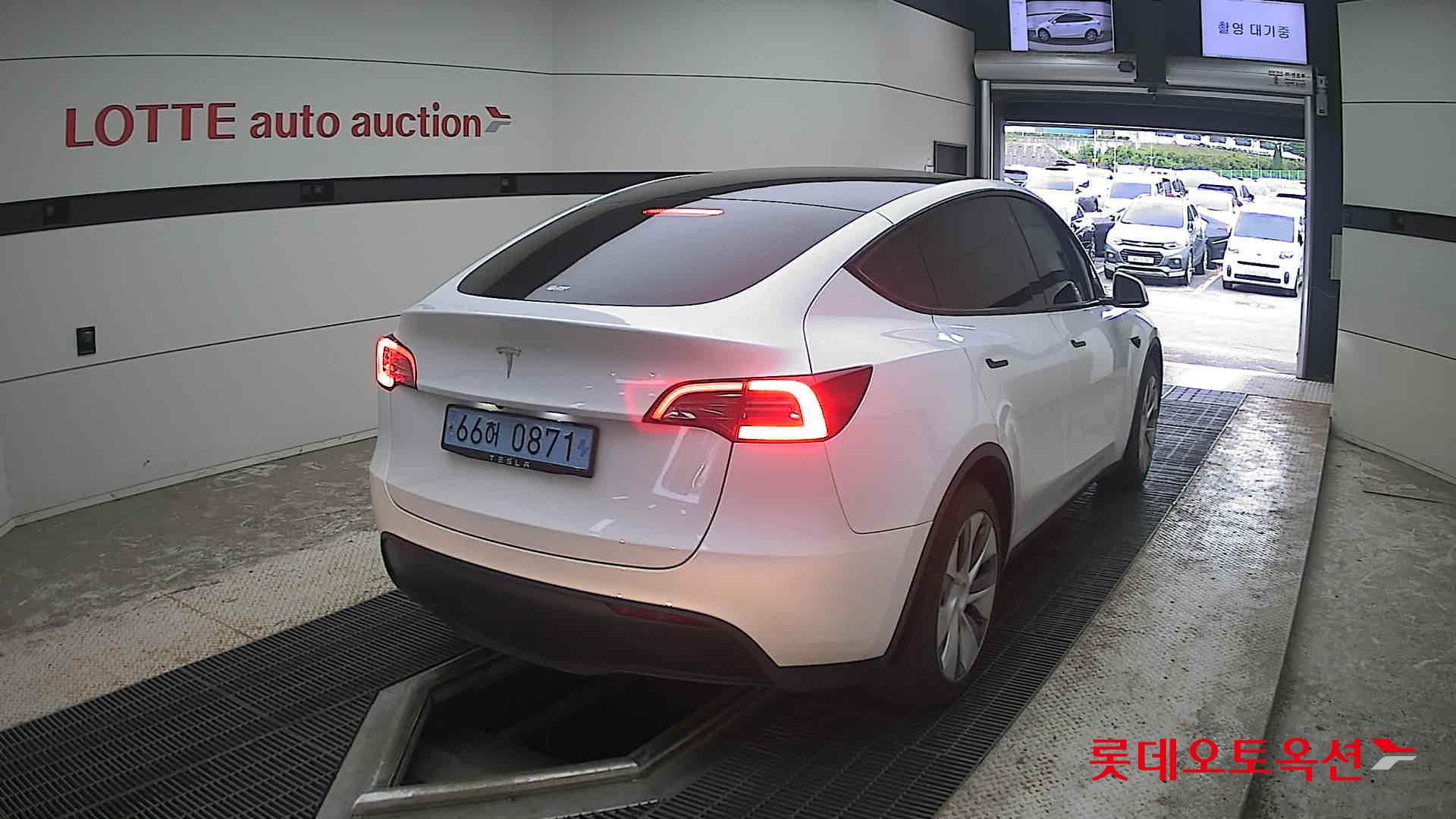 2023 - tesla model y
