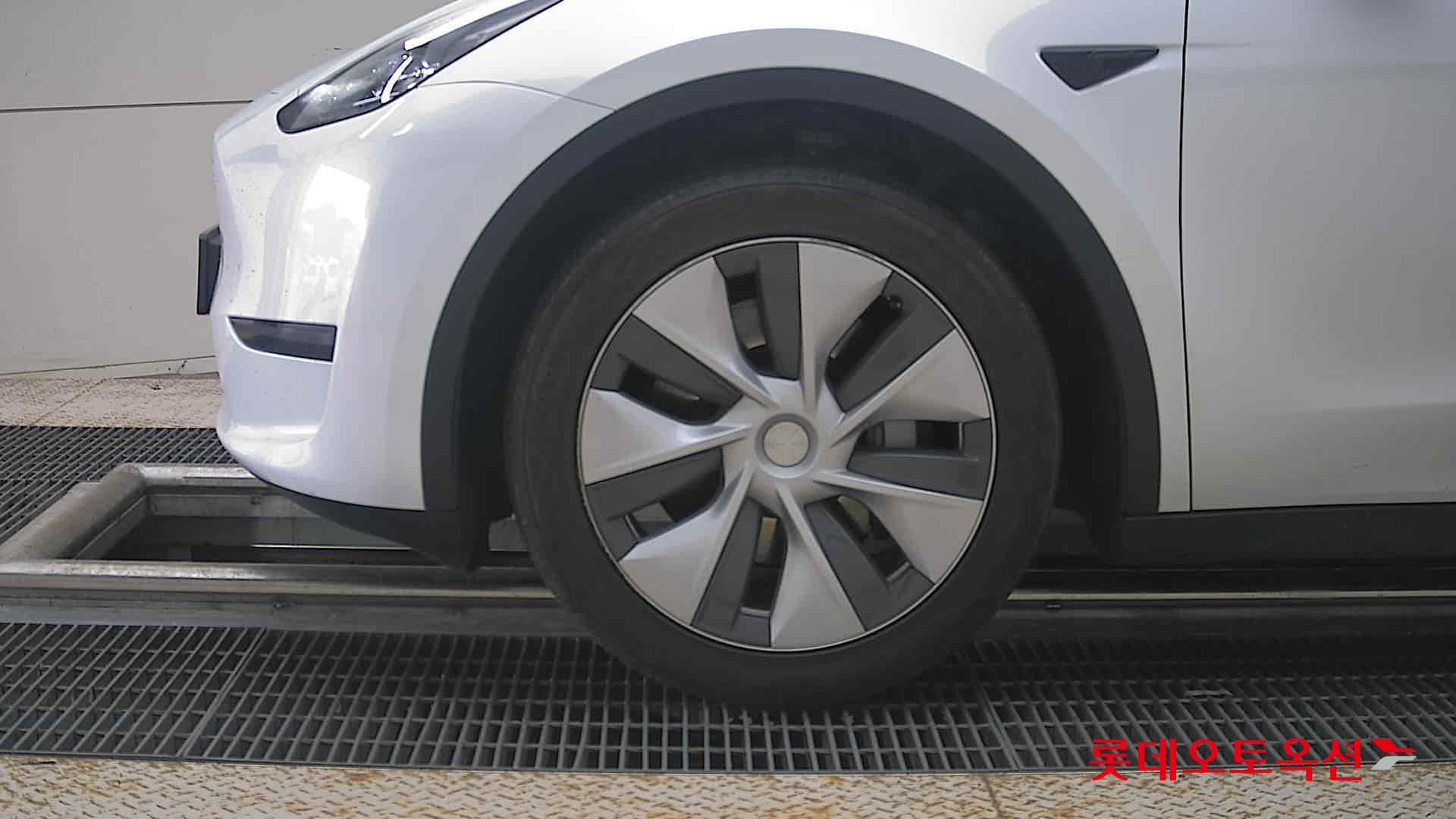 2023 - tesla model y