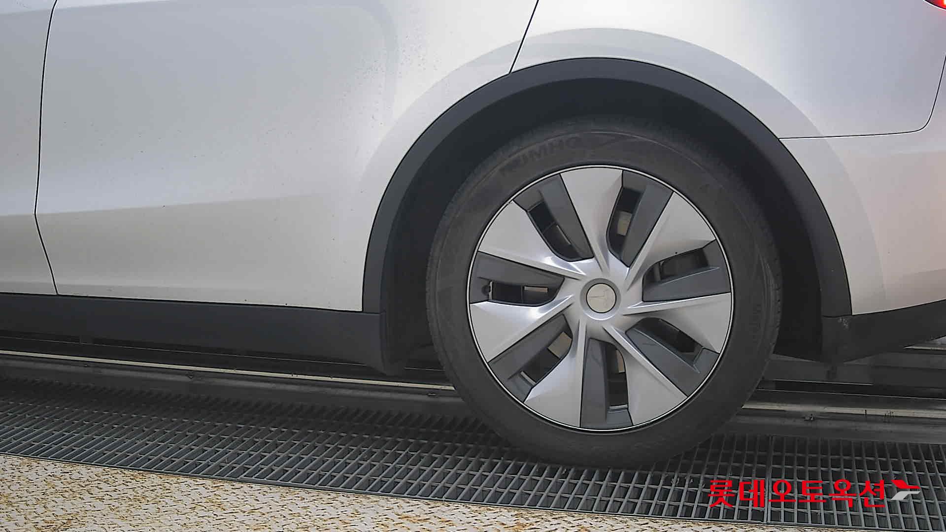 2023 - tesla model y