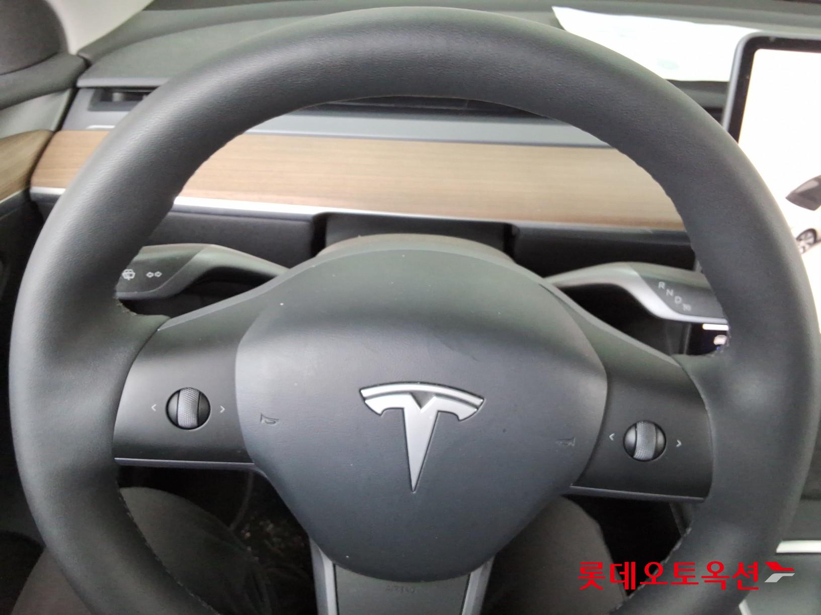 2023 - tesla model y
