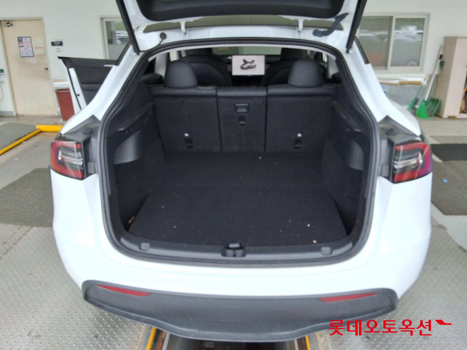 2023 - tesla model y