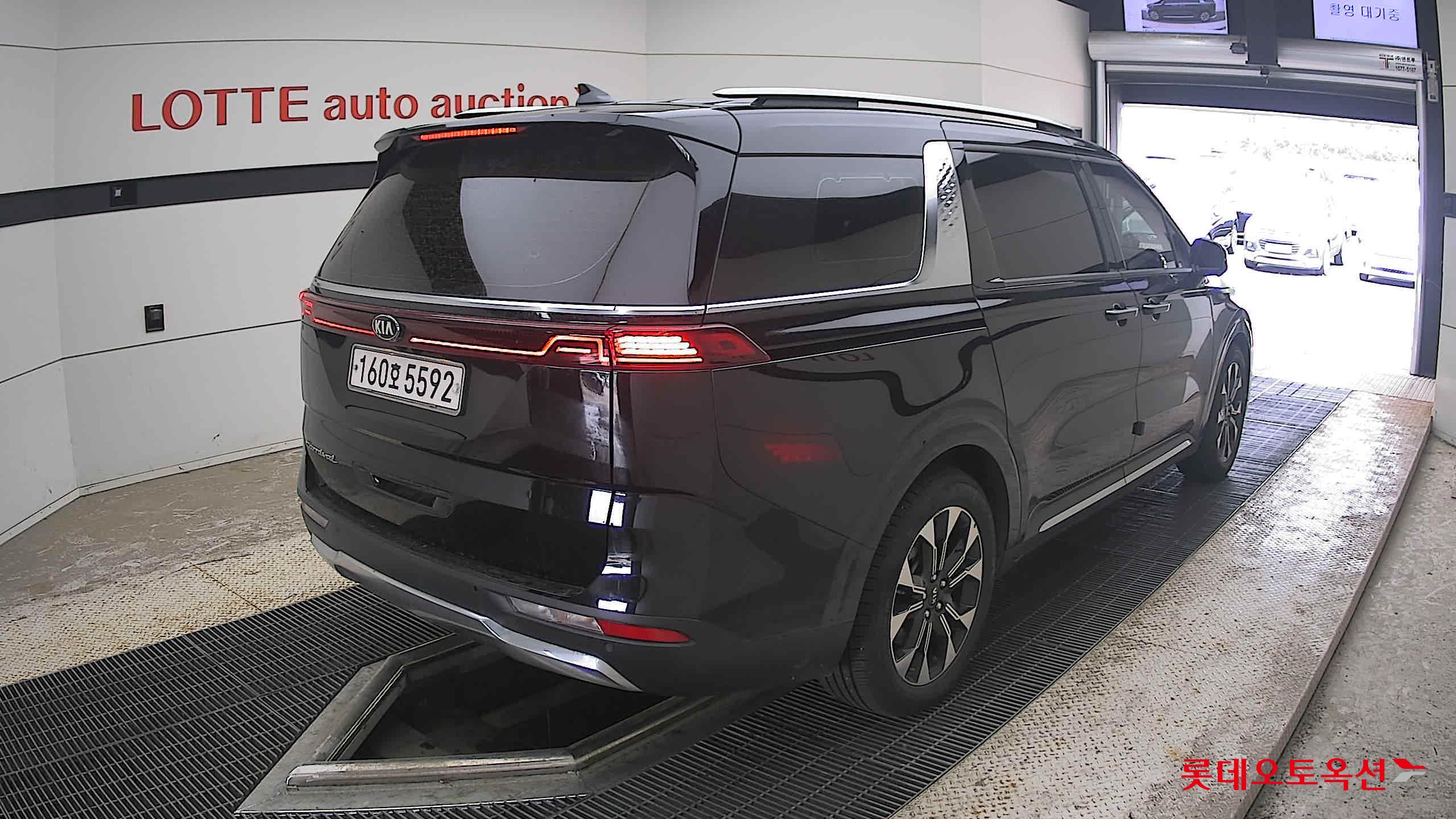 2021 - kia carnival
