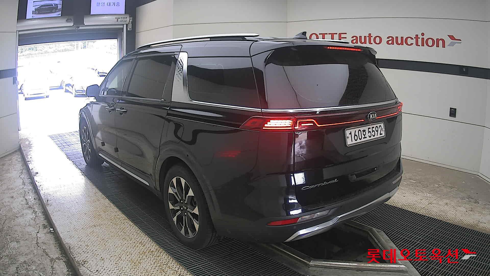 2021 - kia carnival