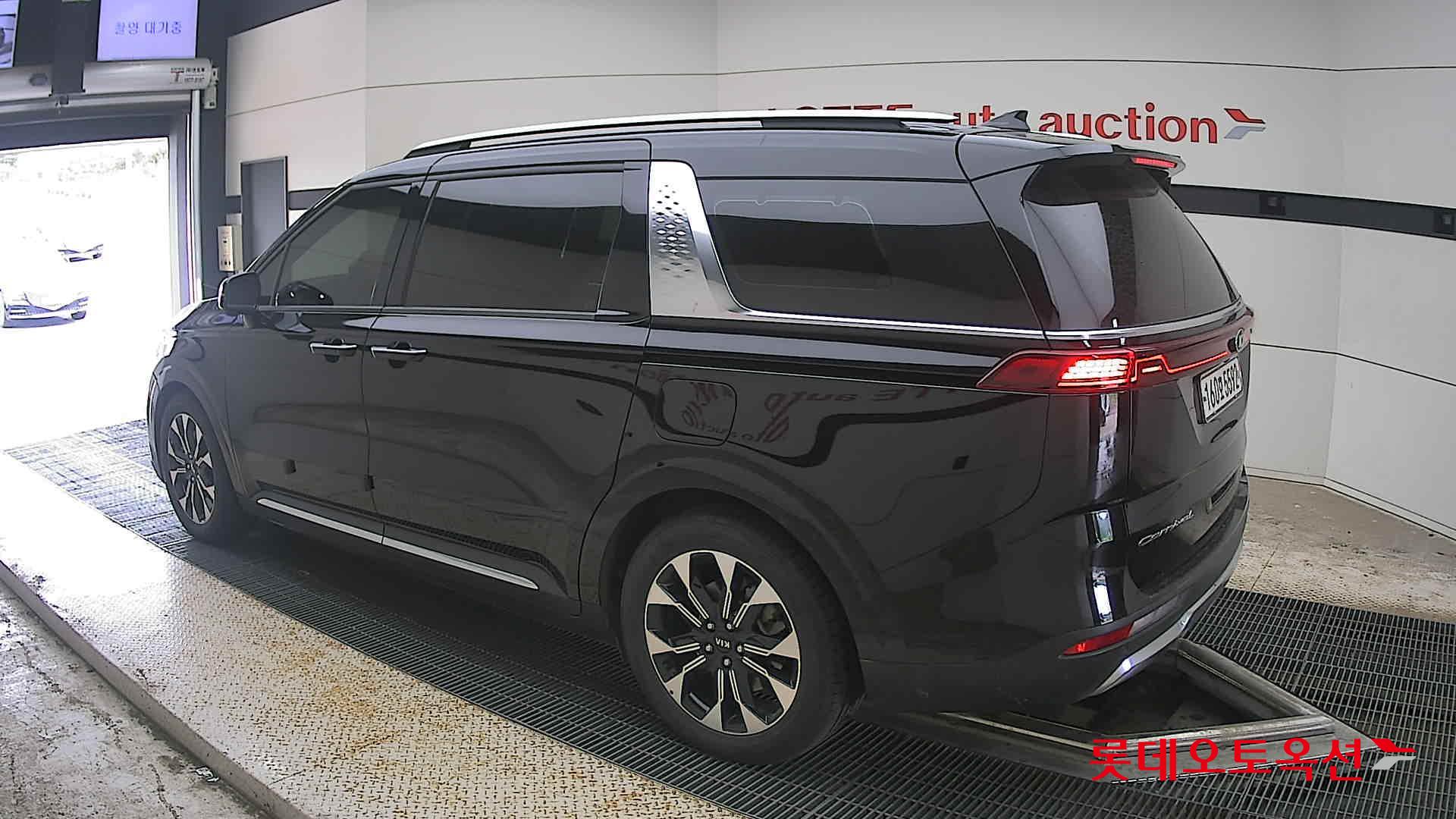 2021 - kia carnival