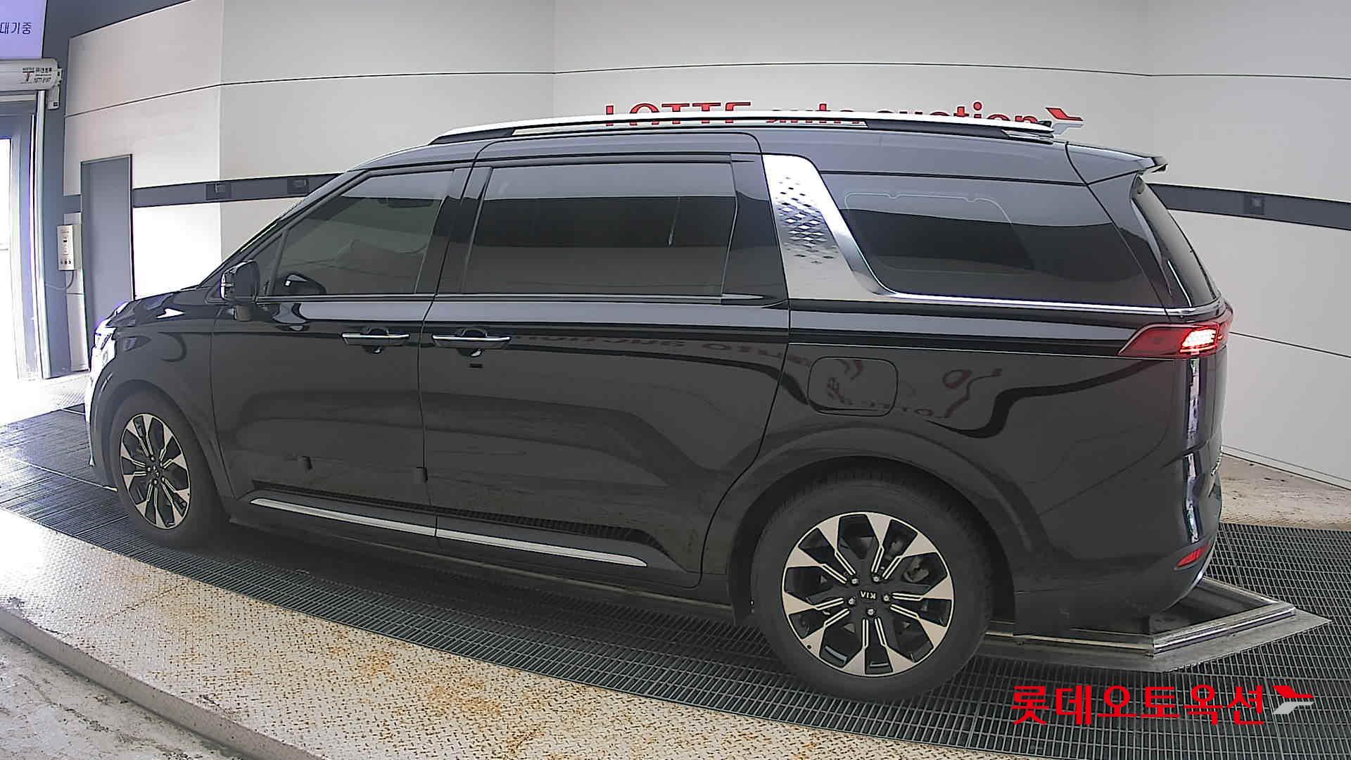 2021 - kia carnival