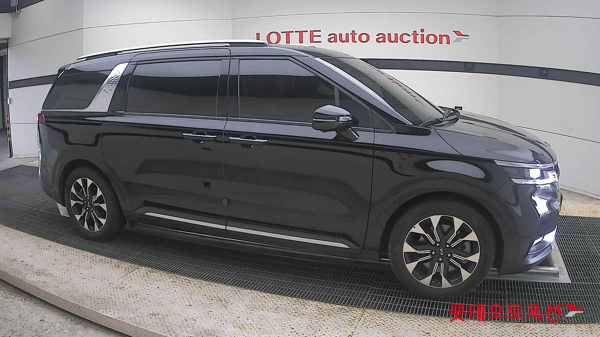 2021 - kia carnival