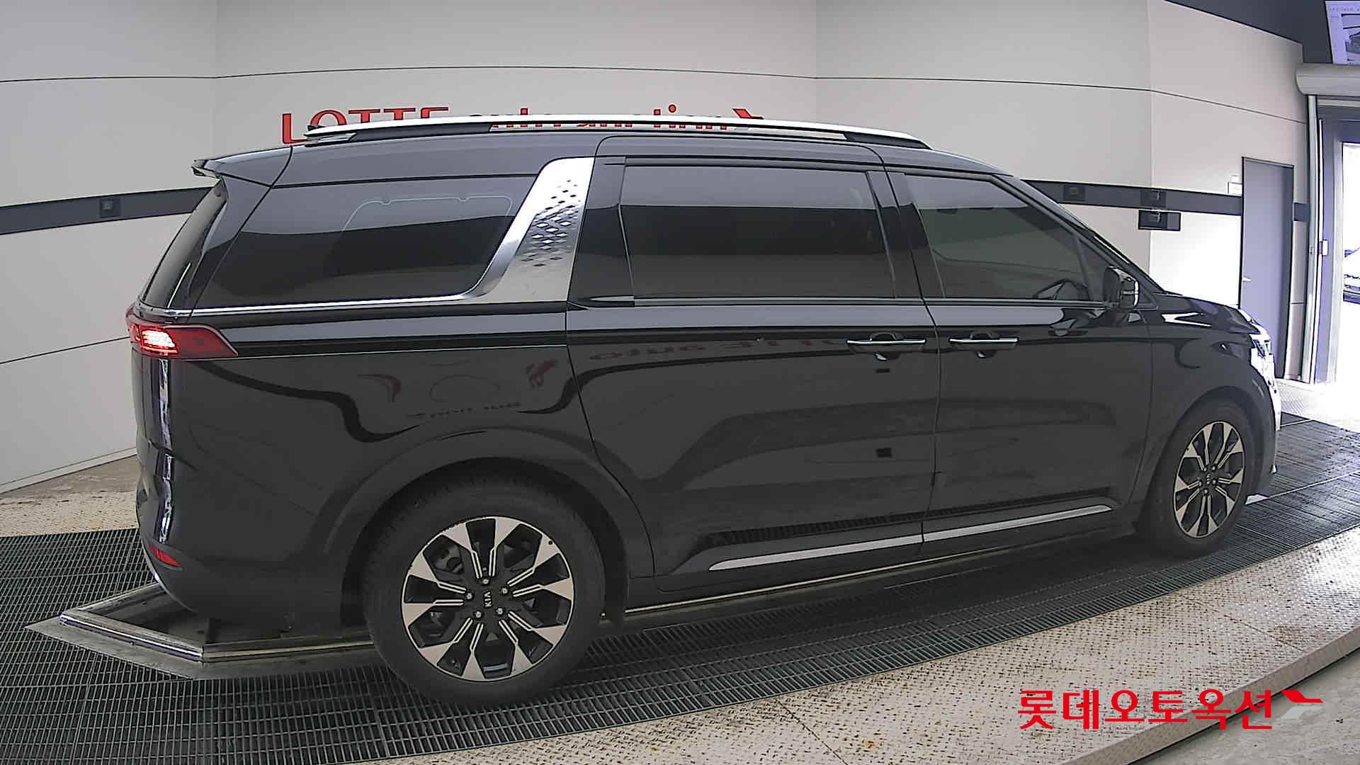 2021 - kia carnival