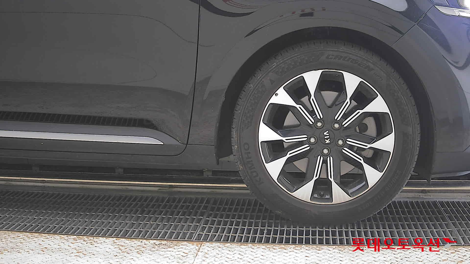 2021 - kia carnival