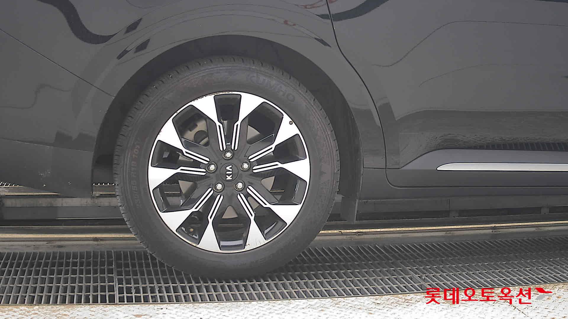 2021 - kia carnival