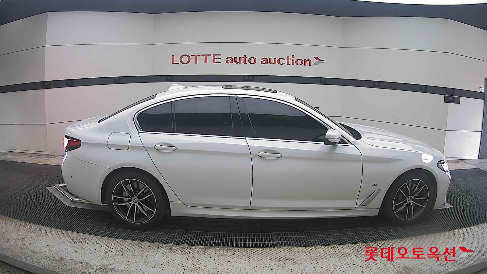 2021 - bmw 523d