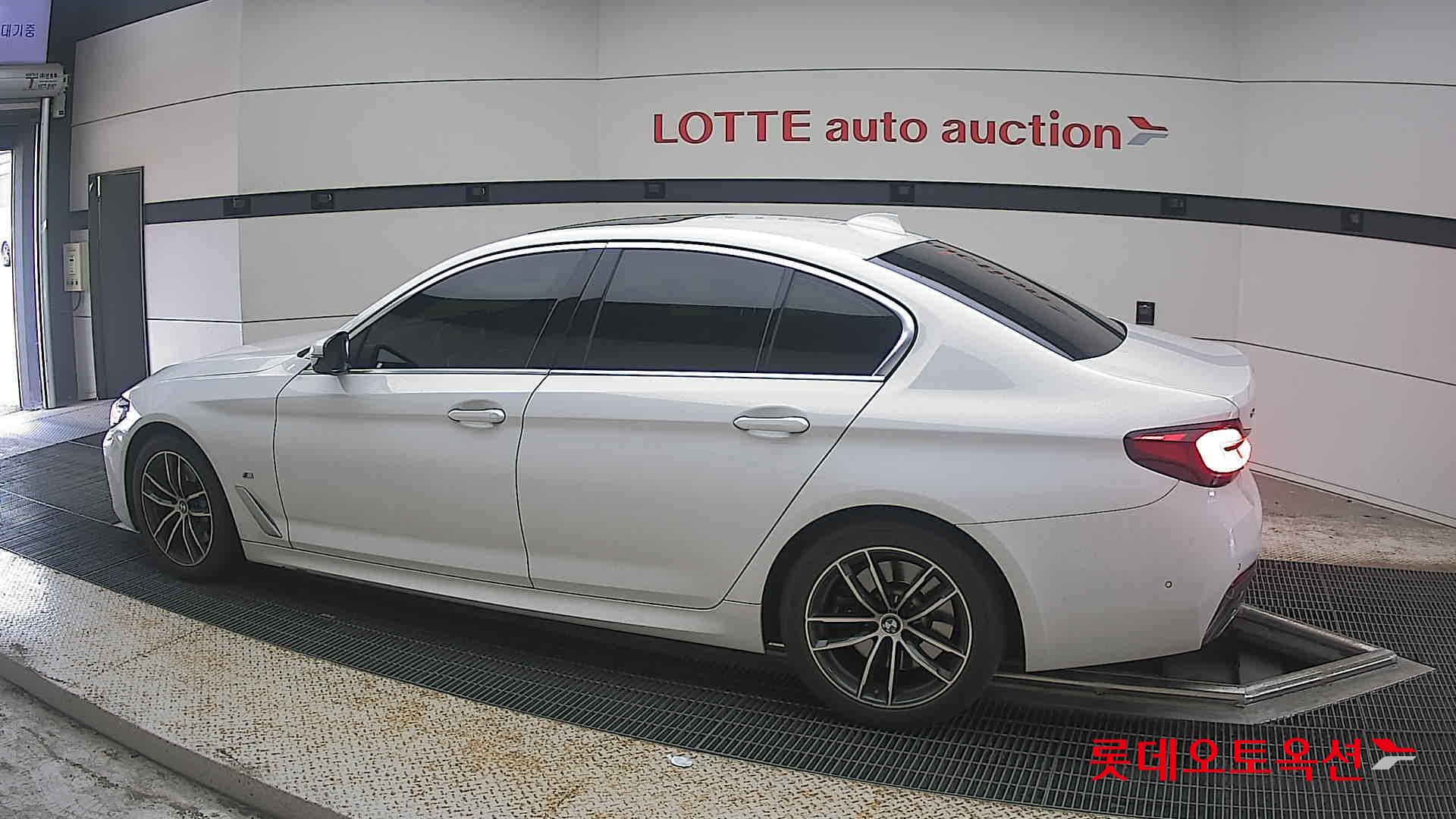 2021 - bmw 523d