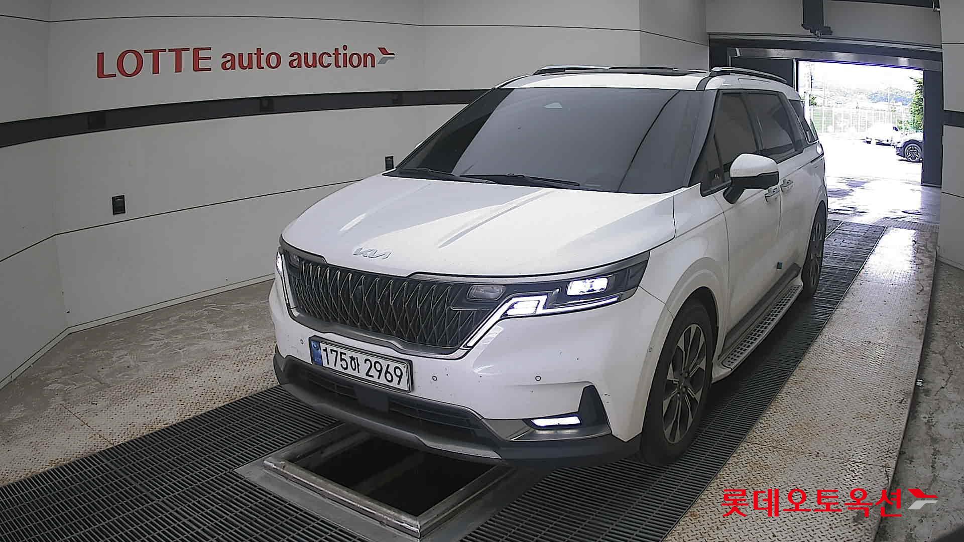 2023 - kia carnival