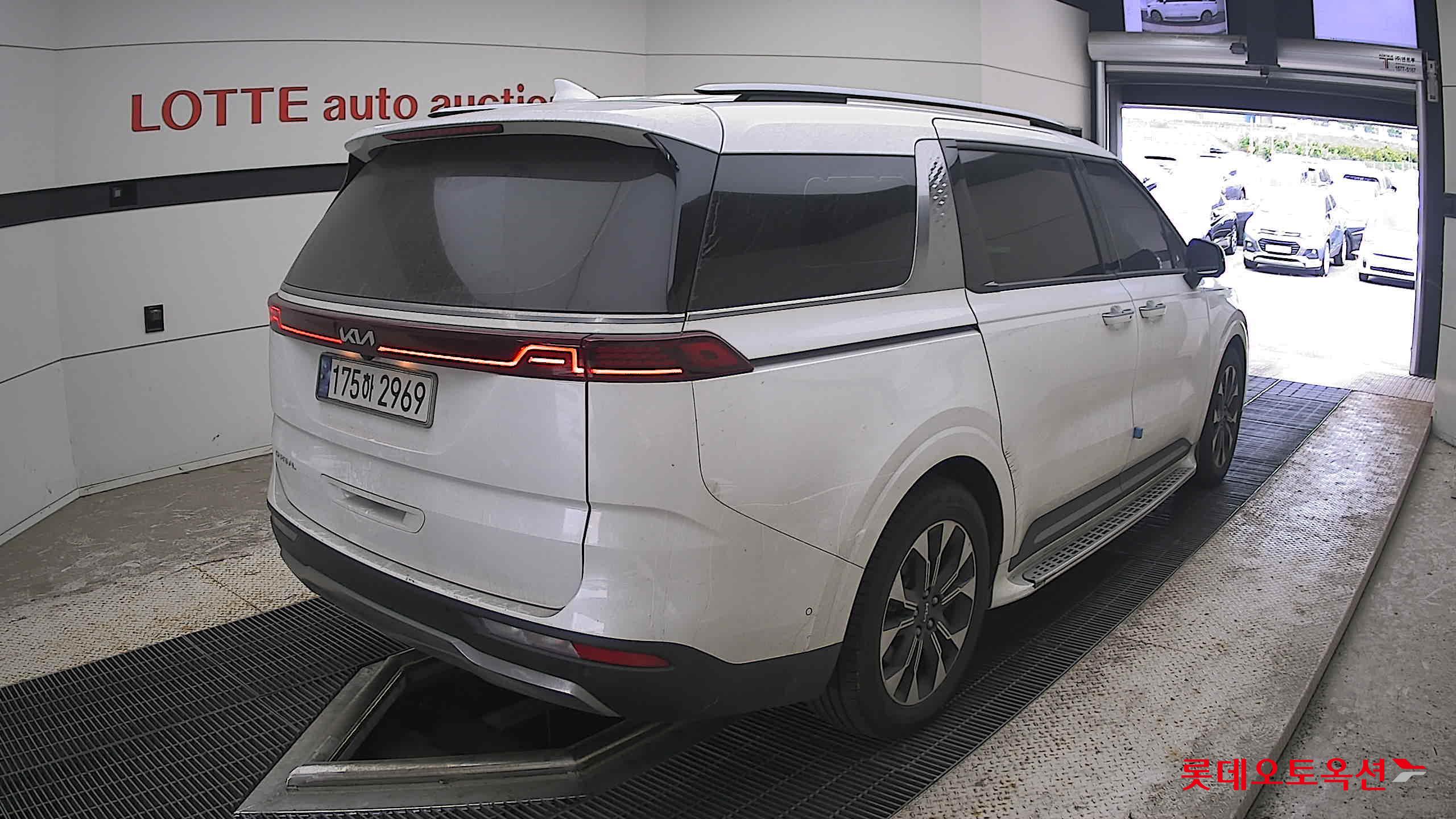 2023 - kia carnival