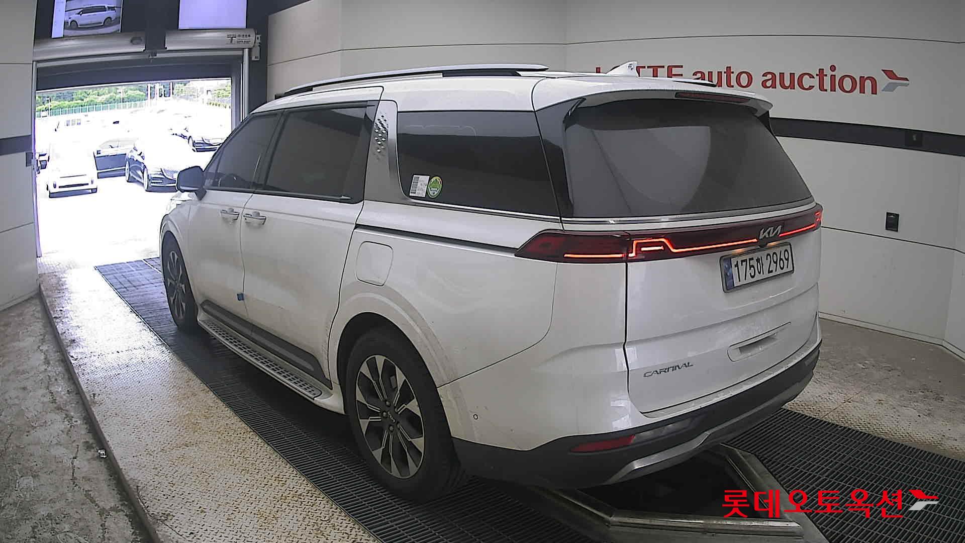 2023 - kia carnival
