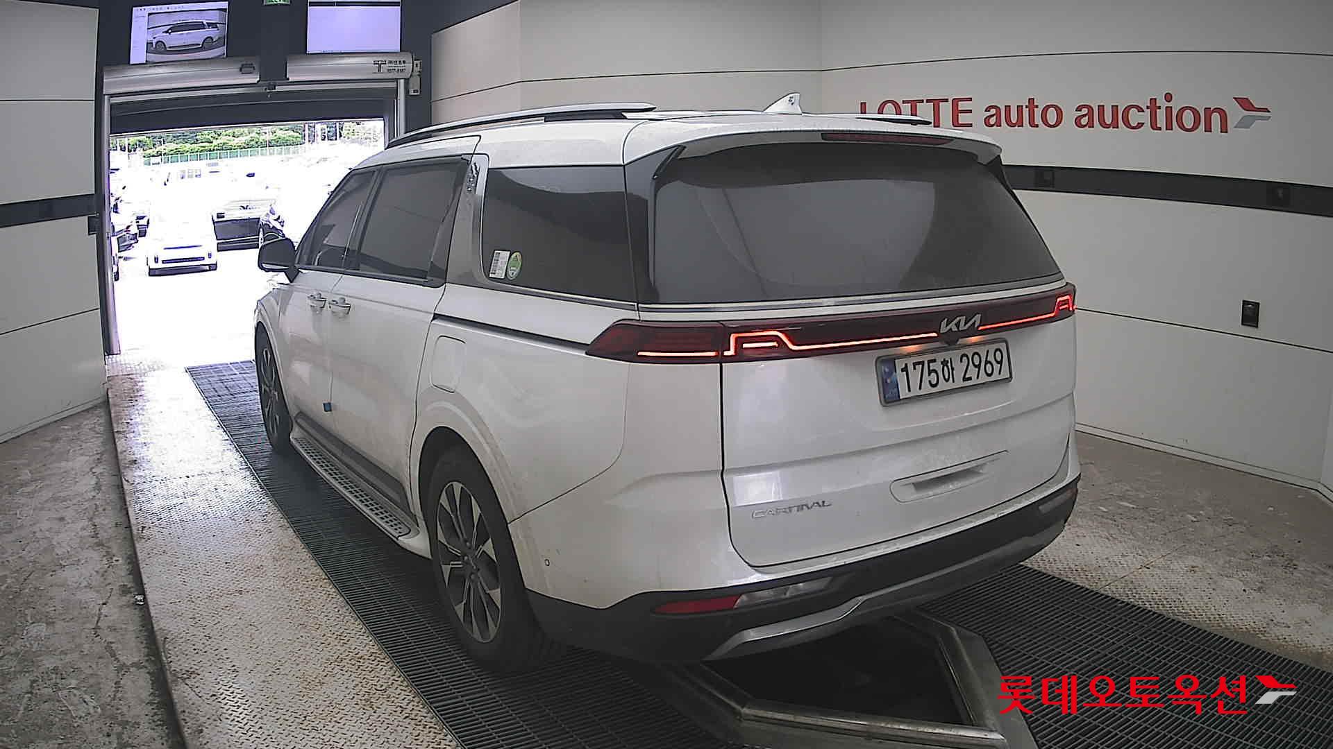 2023 - kia carnival
