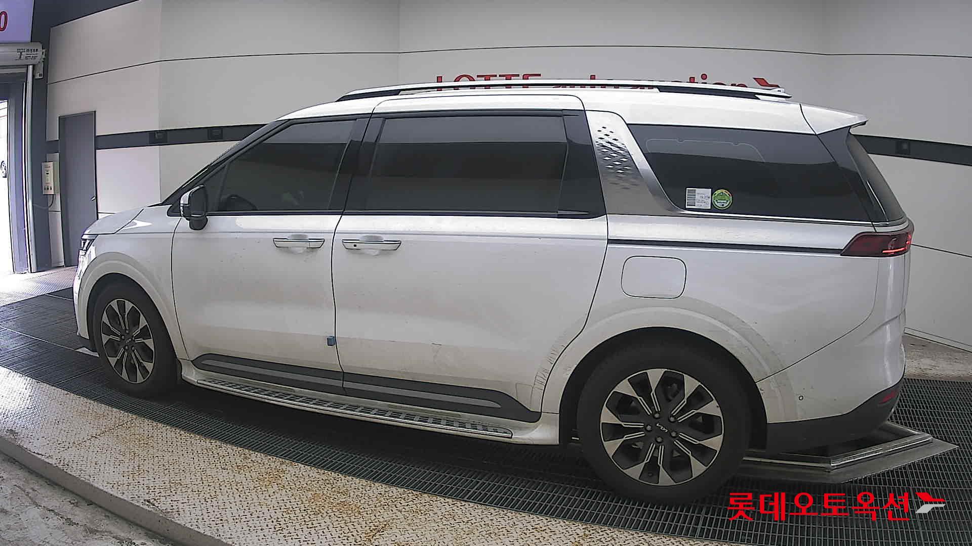 2023 - kia carnival