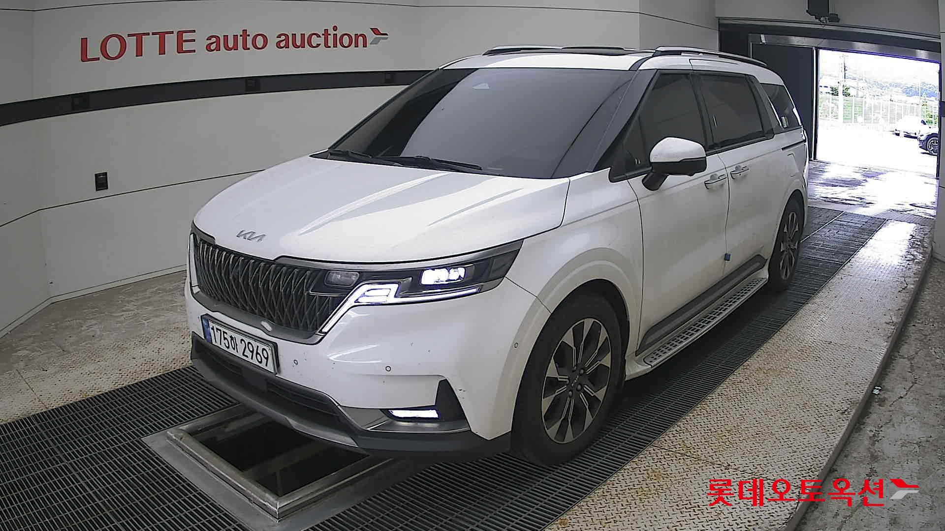 2023 - kia carnival