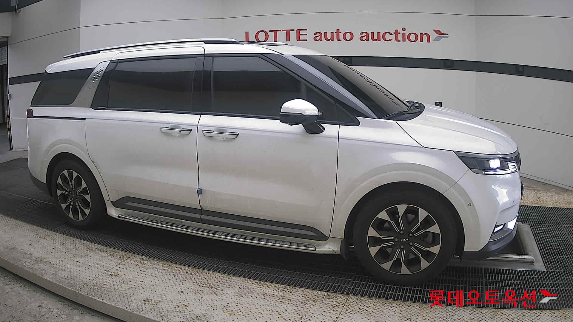 2023 - kia carnival