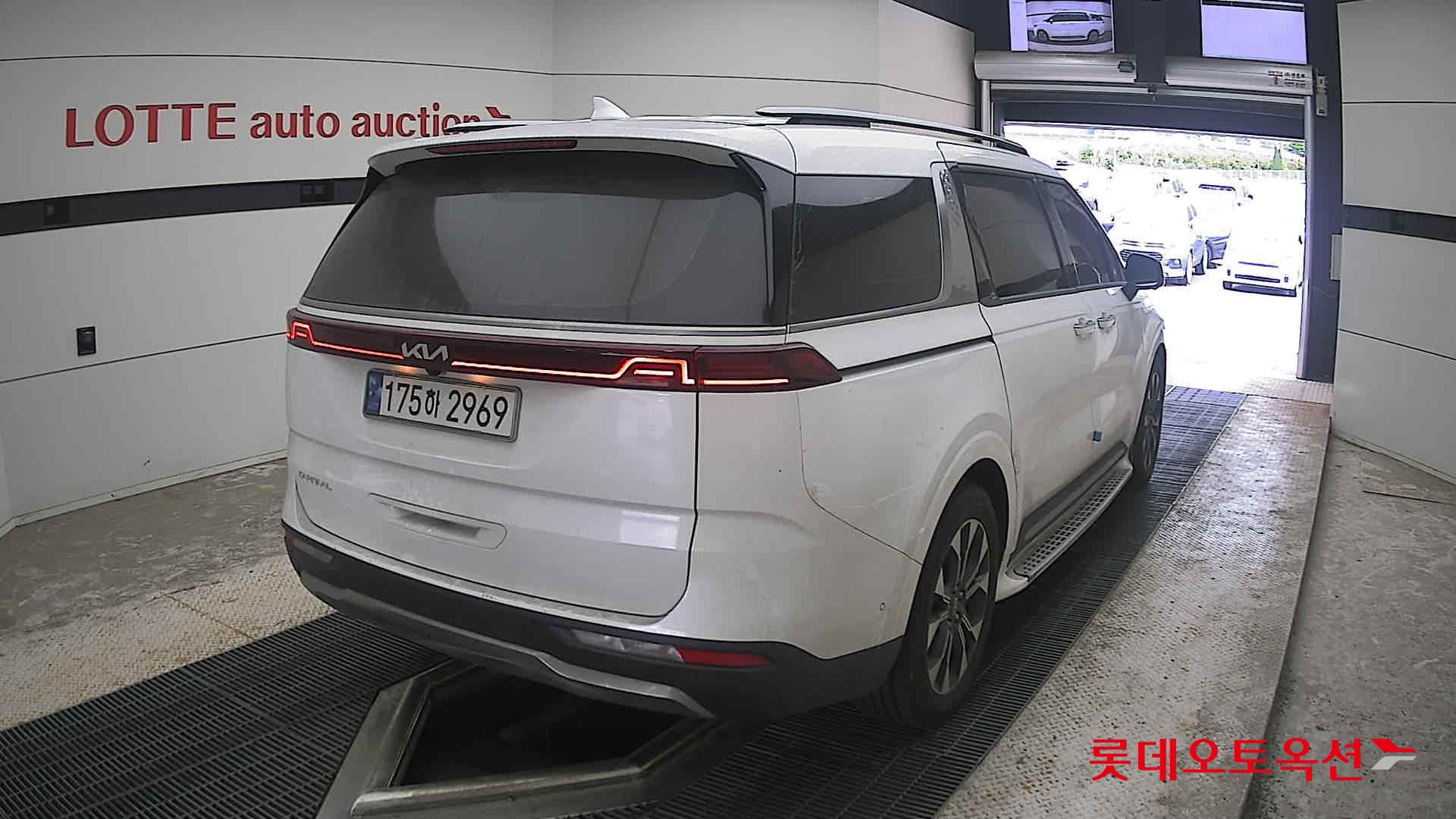 2023 - kia carnival