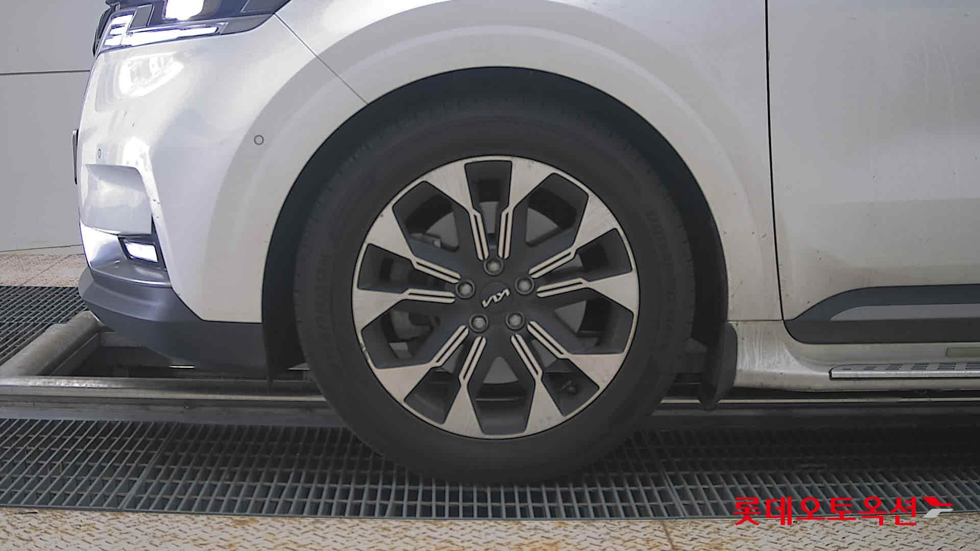 2023 - kia carnival