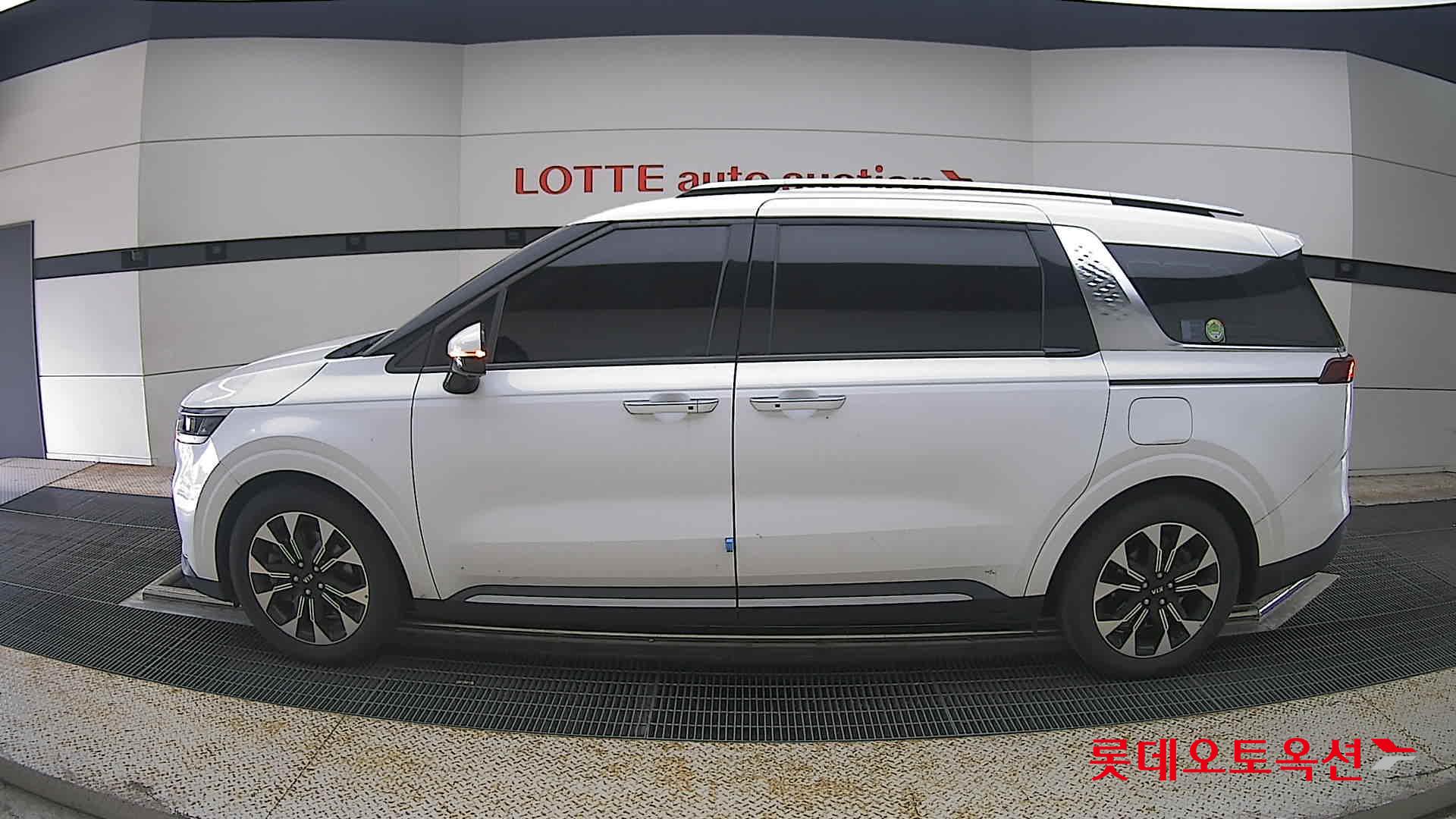 2021 - kia carnival