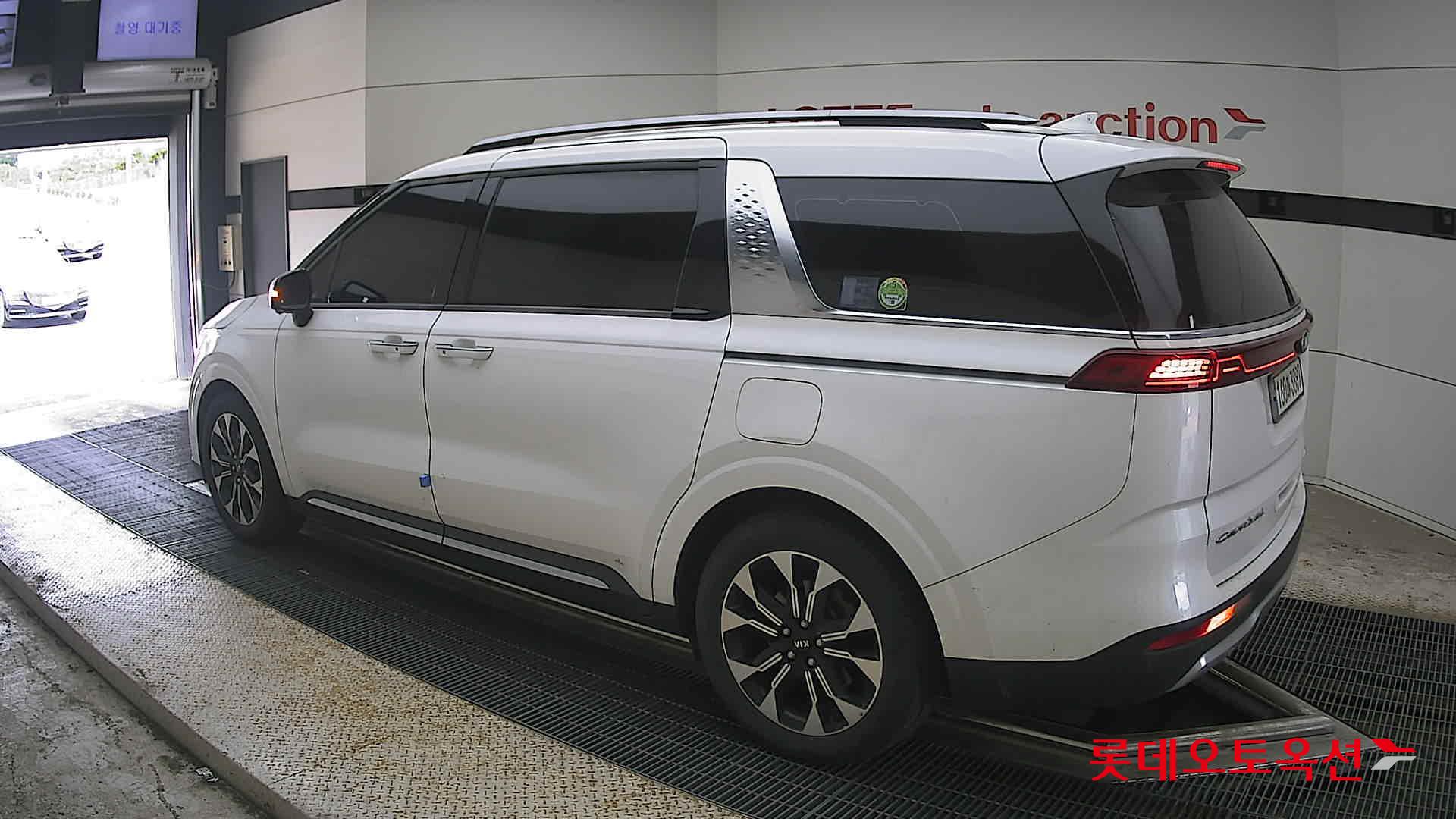 2021 - kia carnival
