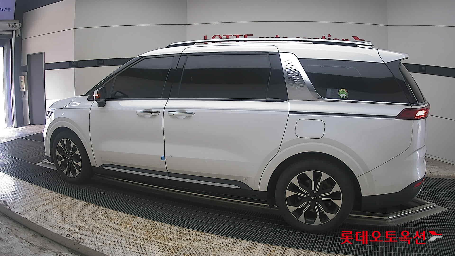 2021 - kia carnival