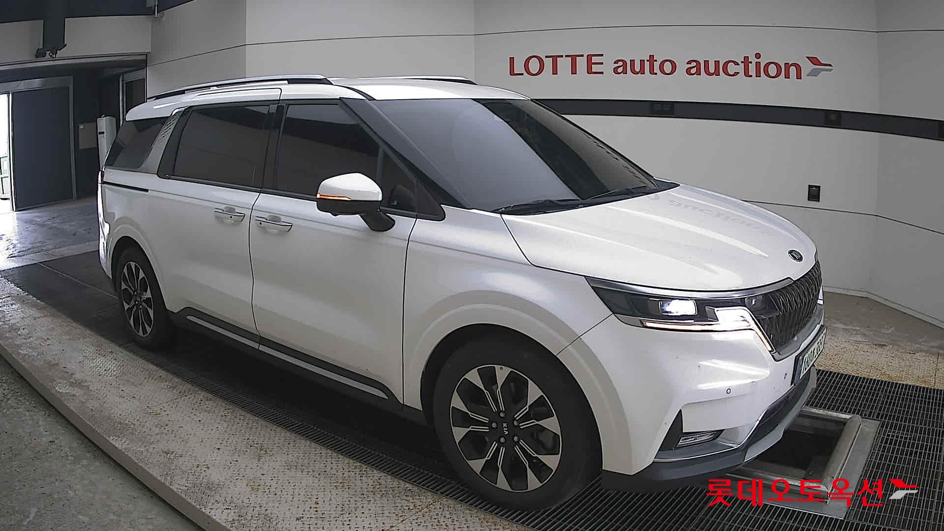 2021 - kia carnival