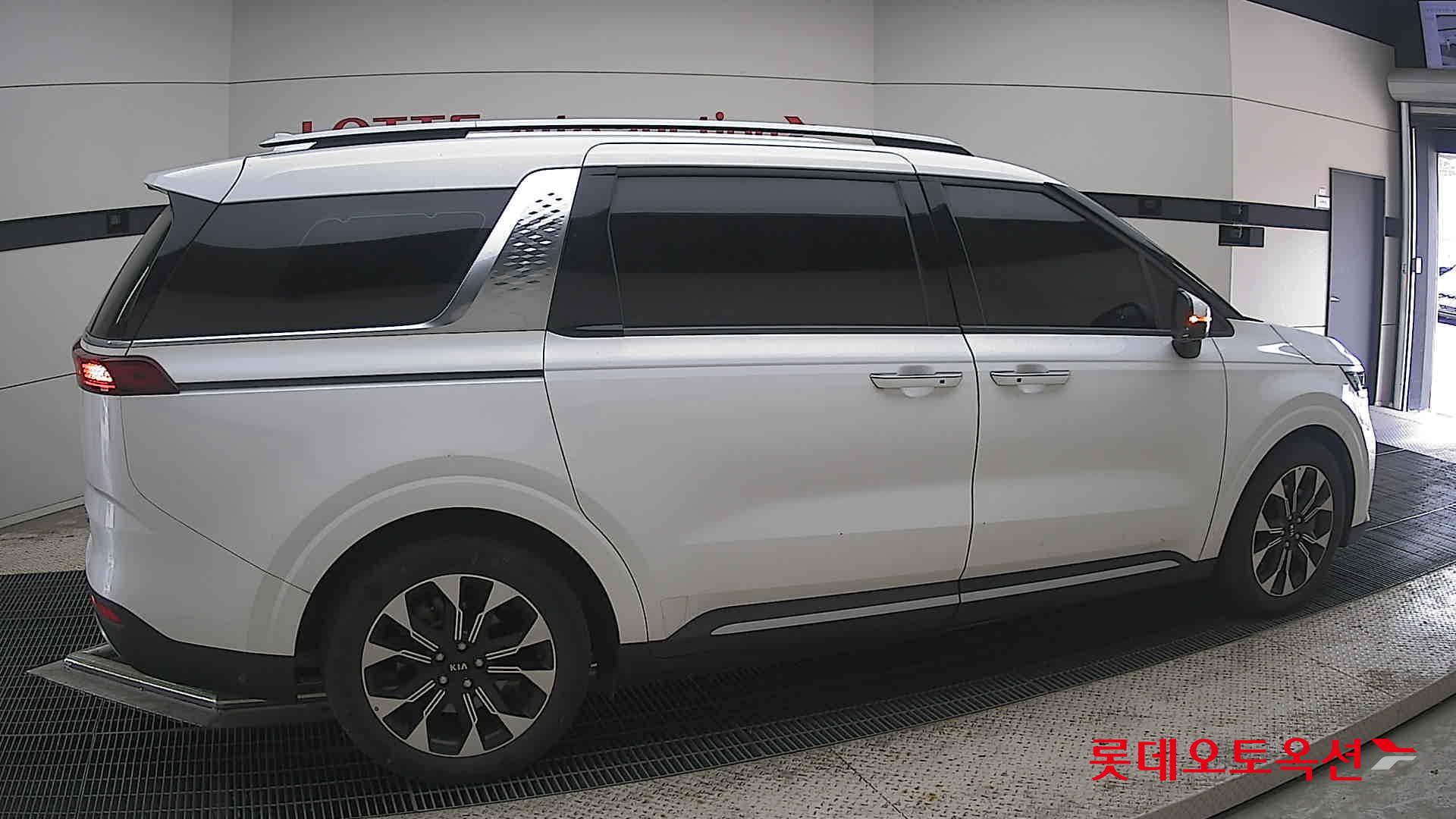 2021 - kia carnival