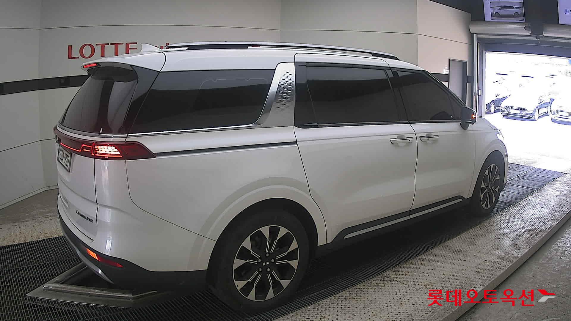 2021 - kia carnival