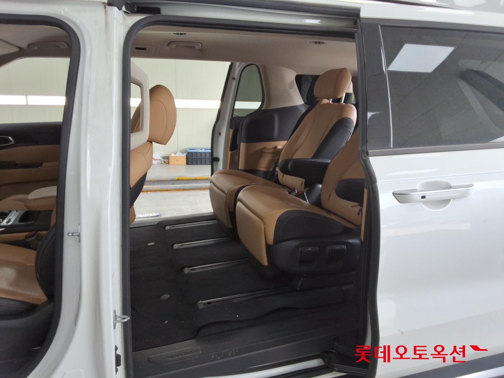 2021 - kia carnival